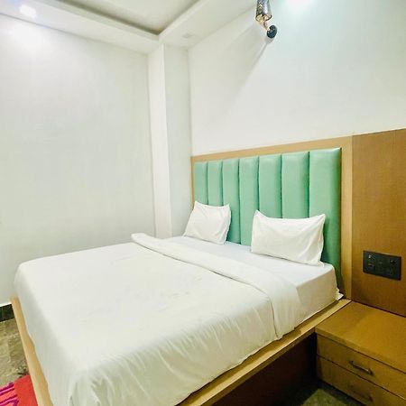 Hotel Golden Door Mathura Exterior photo