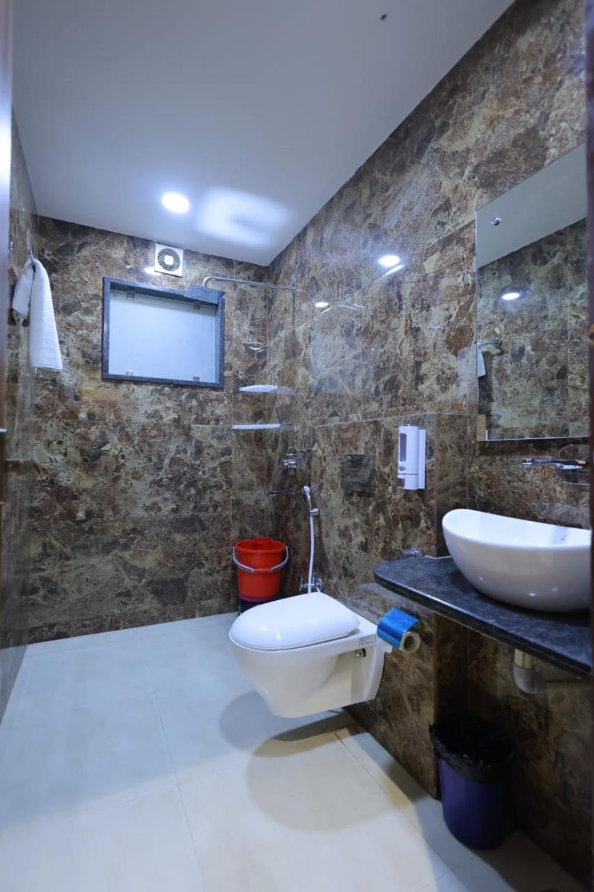Hotel Golden Door Mathura Exterior photo