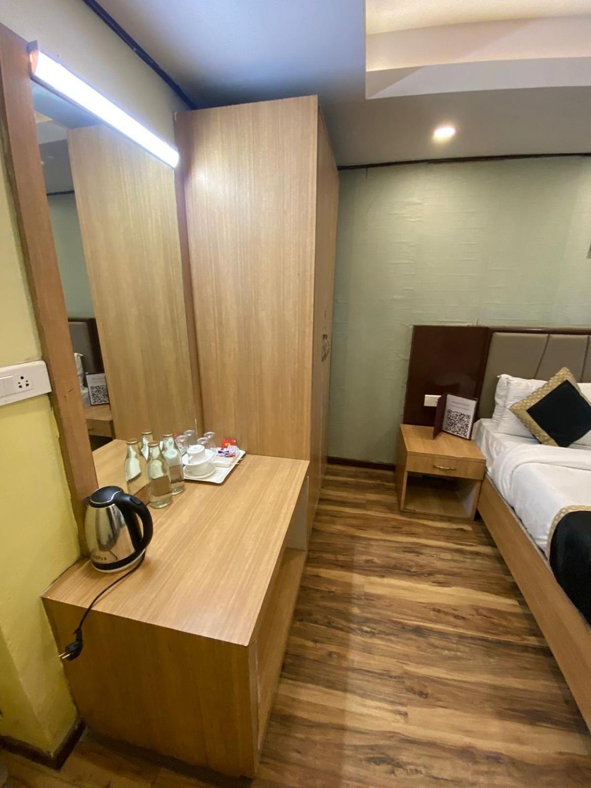 Hotel Golden Door Mathura Exterior photo