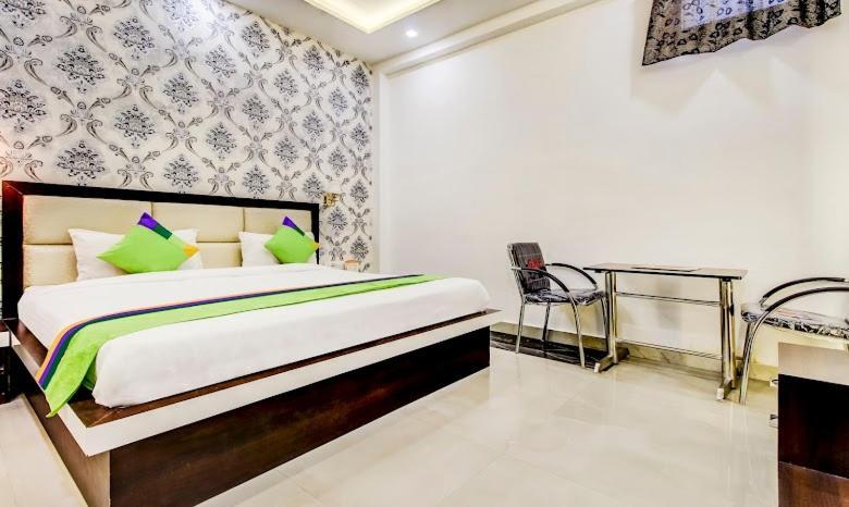 Hotel Golden Door Mathura Exterior photo