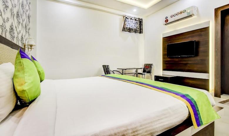Hotel Golden Door Mathura Exterior photo