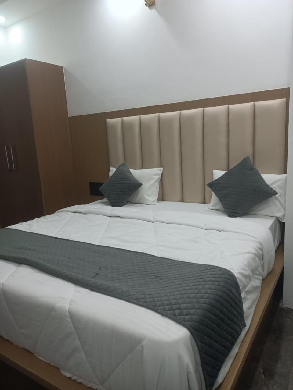 Hotel Golden Door Mathura Exterior photo
