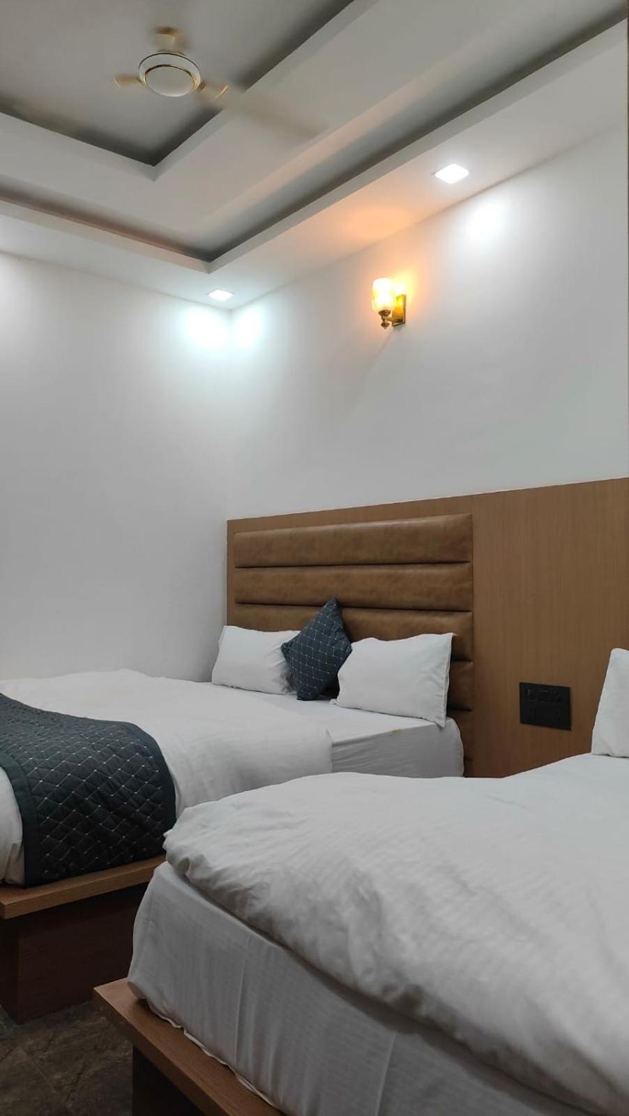 Hotel Golden Door Mathura Exterior photo