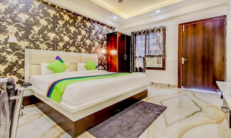 Hotel Golden Door Mathura Exterior photo