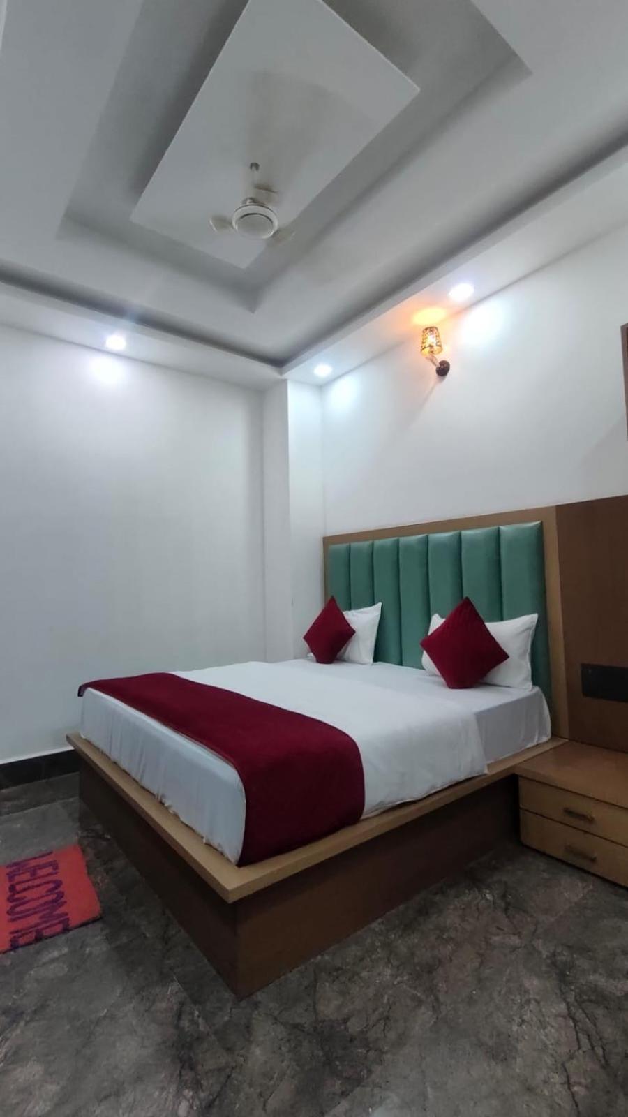 Hotel Golden Door Mathura Exterior photo