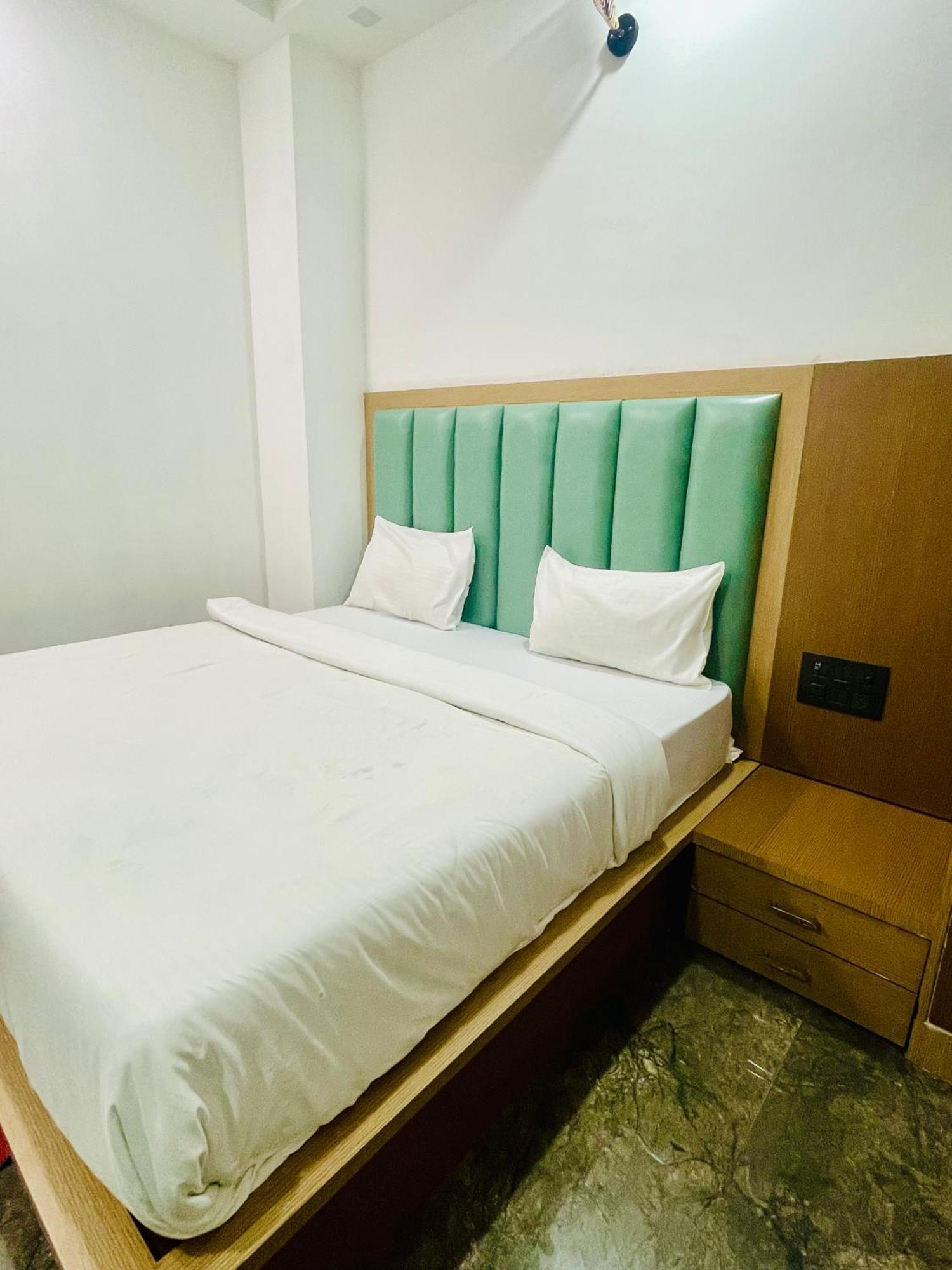 Hotel Golden Door Mathura Exterior photo