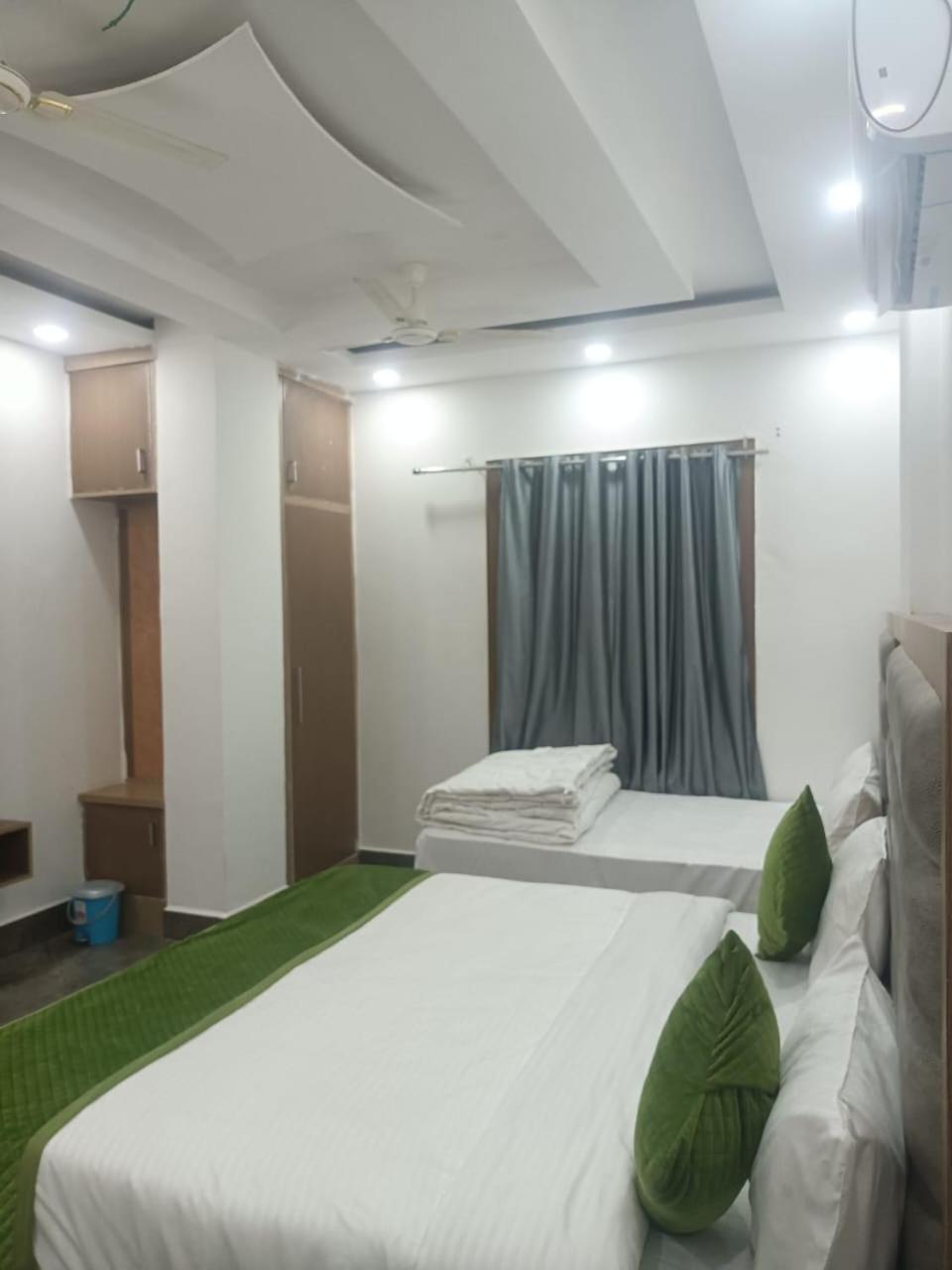 Hotel Golden Door Mathura Exterior photo