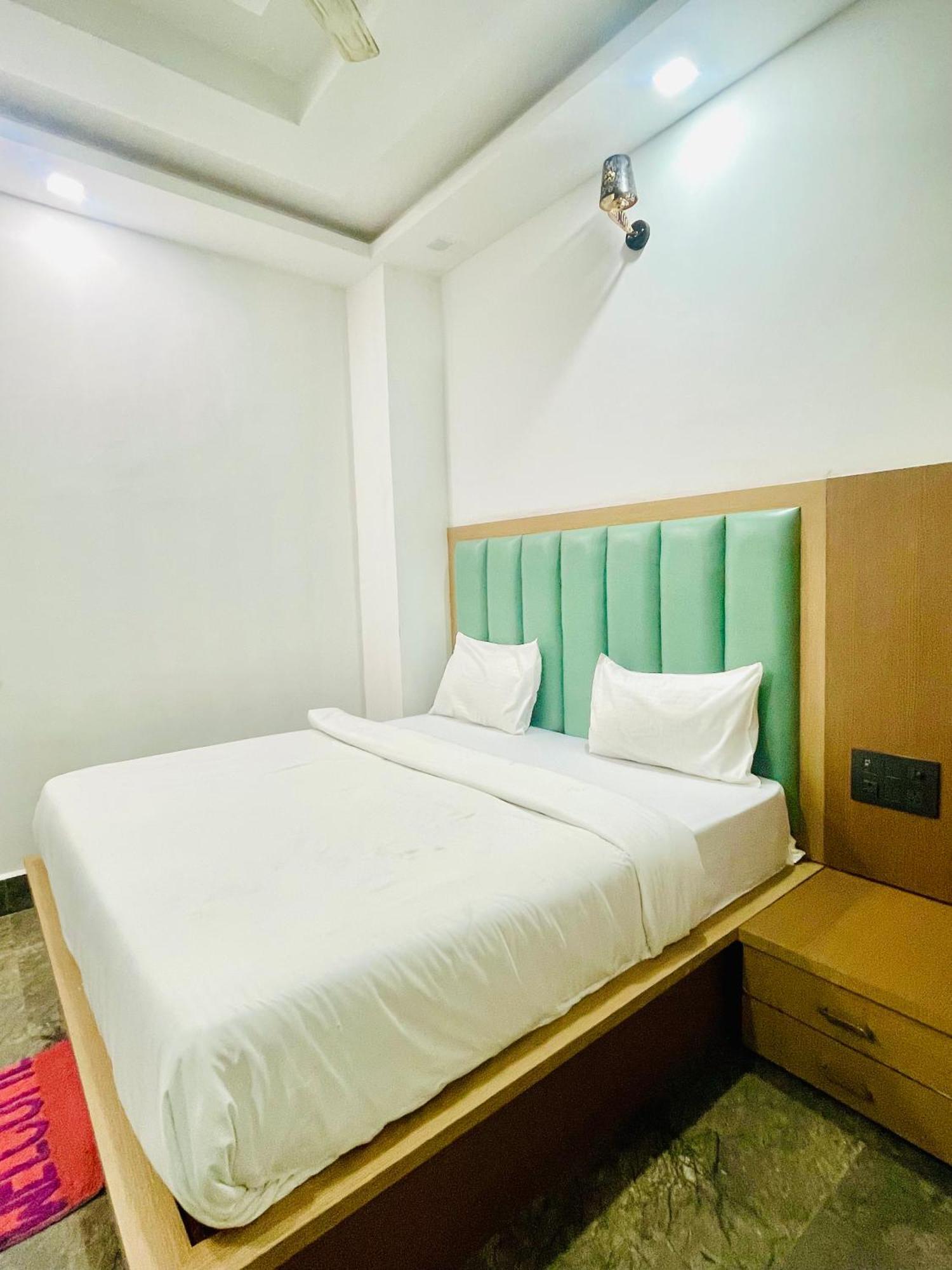 Hotel Golden Door Mathura Exterior photo